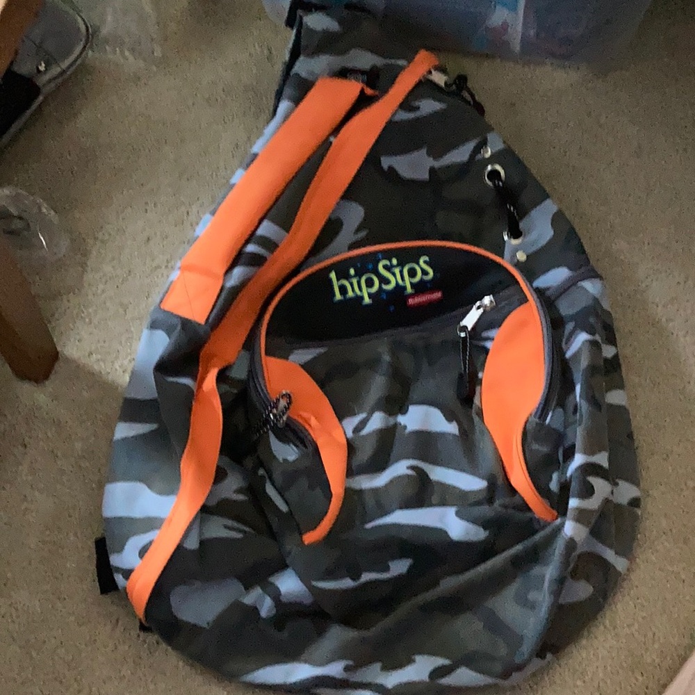 Rubbermaid camp sling backpack